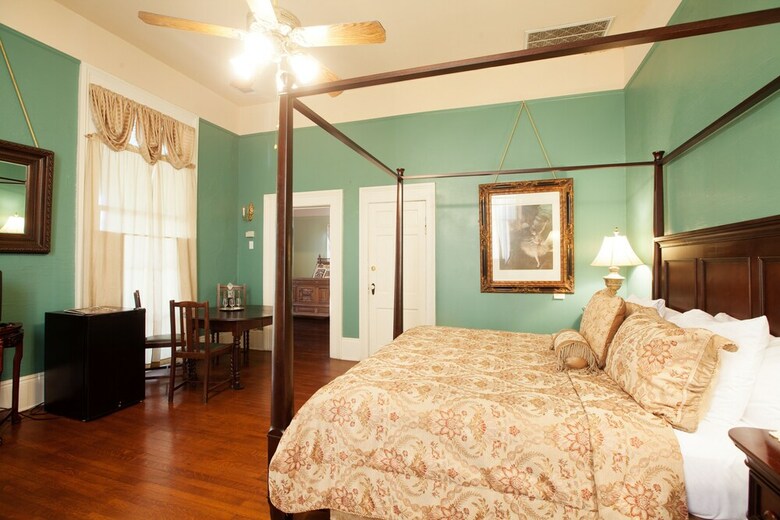 Bed & Breakfast Degas House