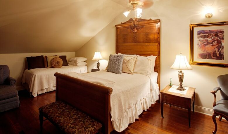 Bed & Breakfast Degas House