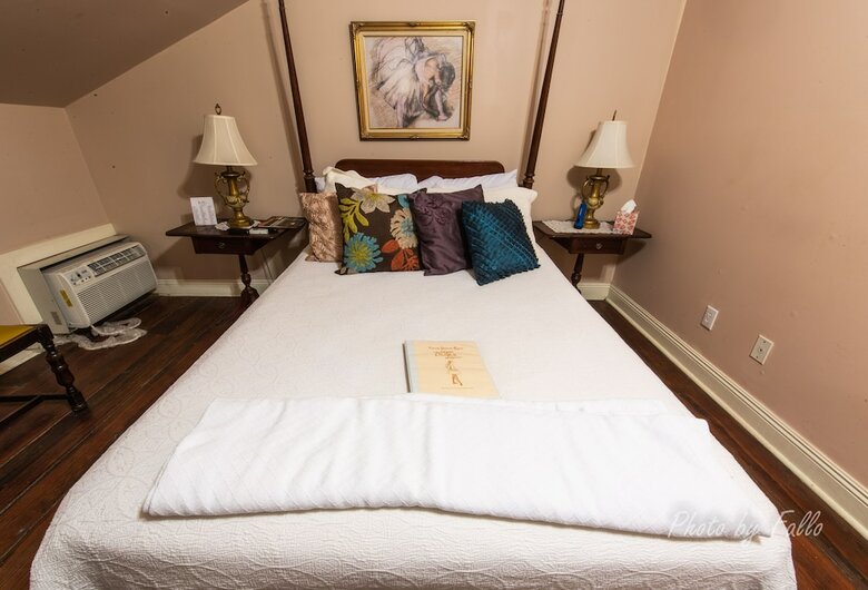 Bed & Breakfast Degas House