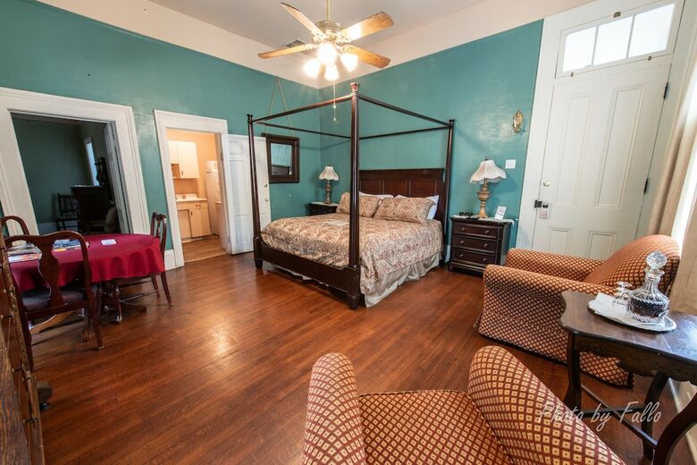 Bed & Breakfast Degas House