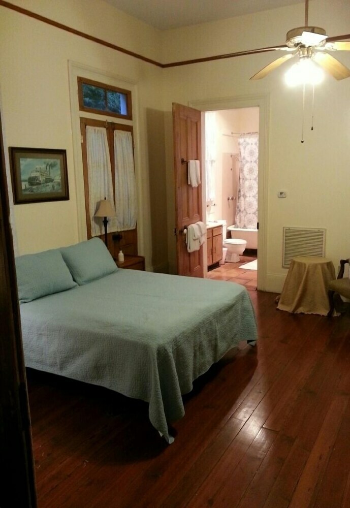 Bed & Breakfast Degas House
