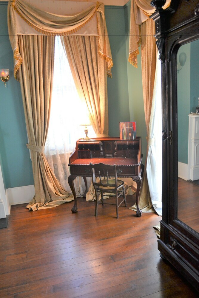Bed & Breakfast Degas House