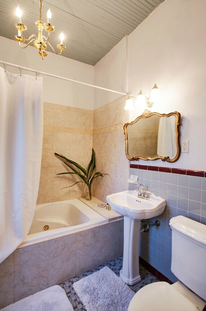 Bed & Breakfast Degas House