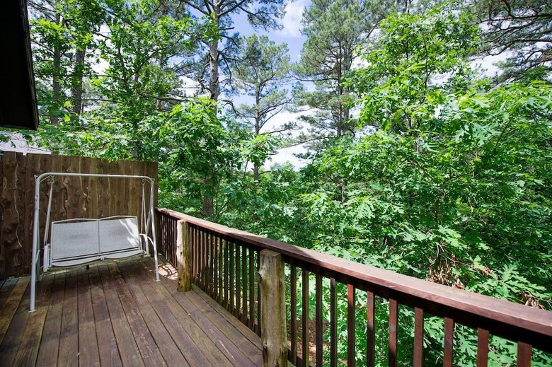 Cabana Eureka Springs Treehouses, Hobbit Caves & Castles