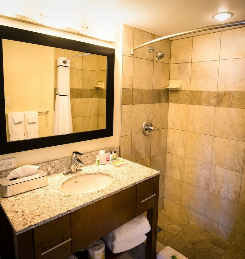 Hotel Clarion Inn Lakeside & Conference Centre