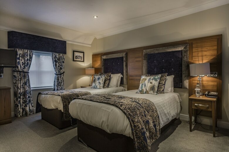 The Admiral Rodney Hotel
