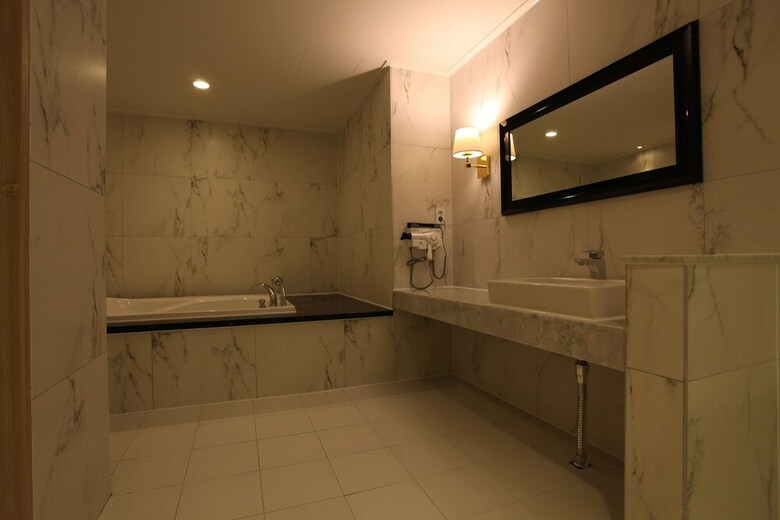Lin Hotel