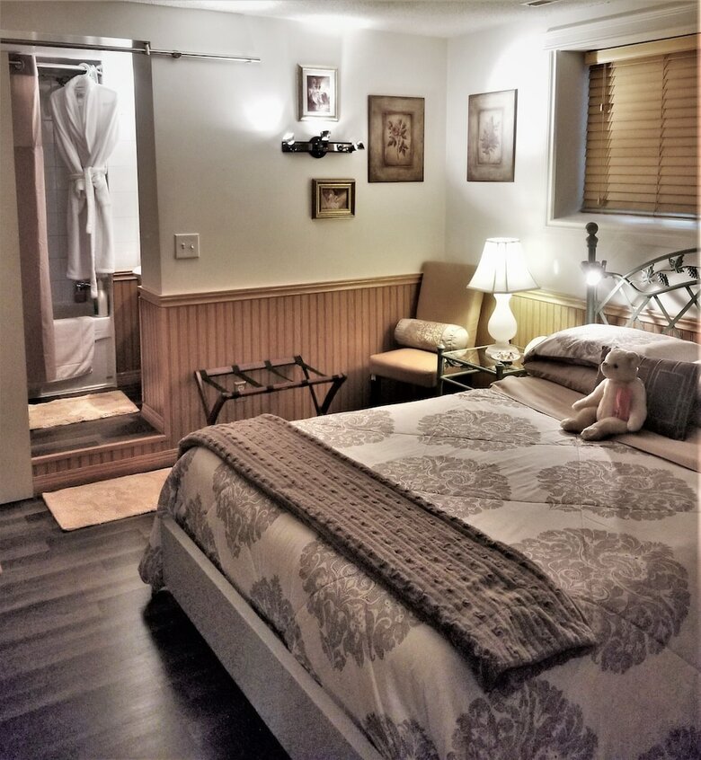 Bed & Breakfast Along River Ridge