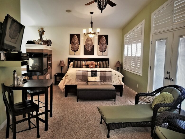 Bed & Breakfast Along River Ridge