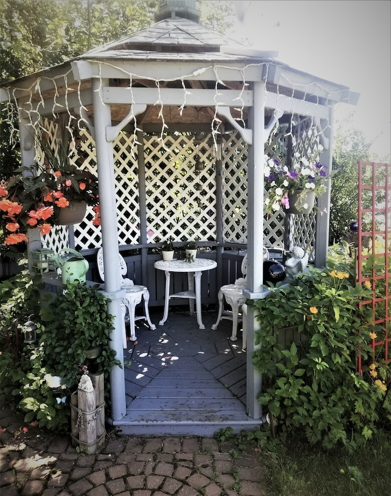 Bed & Breakfast Along River Ridge