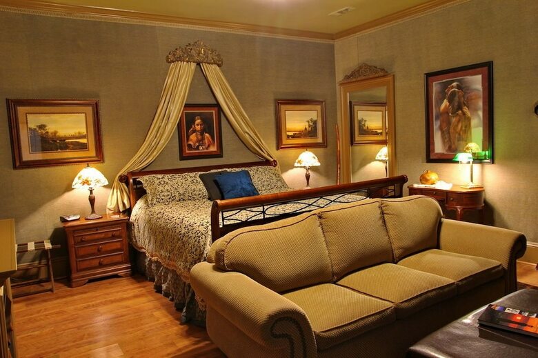Bed & Breakfast Bybee's Historic Inn