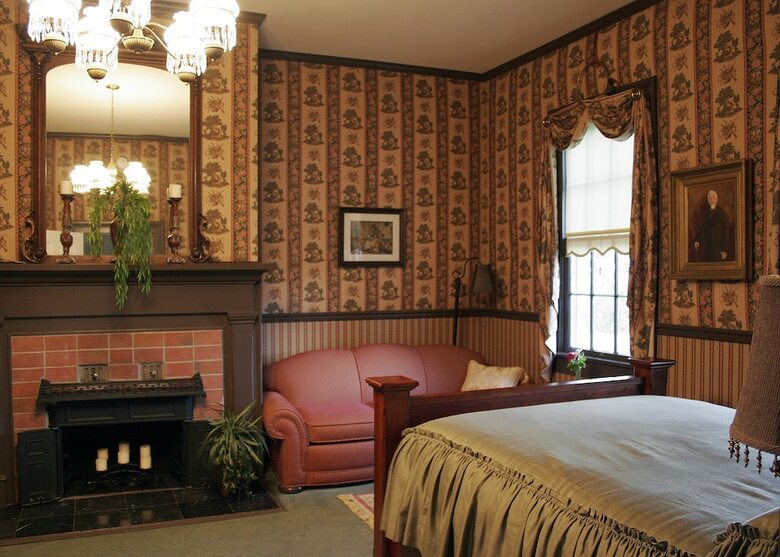 Bed & Breakfast Bybee's Historic Inn