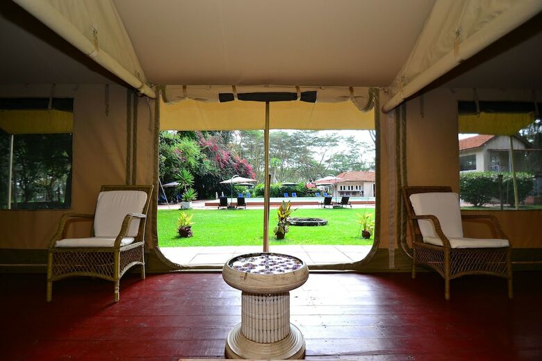 Kiboko Luxury Camp