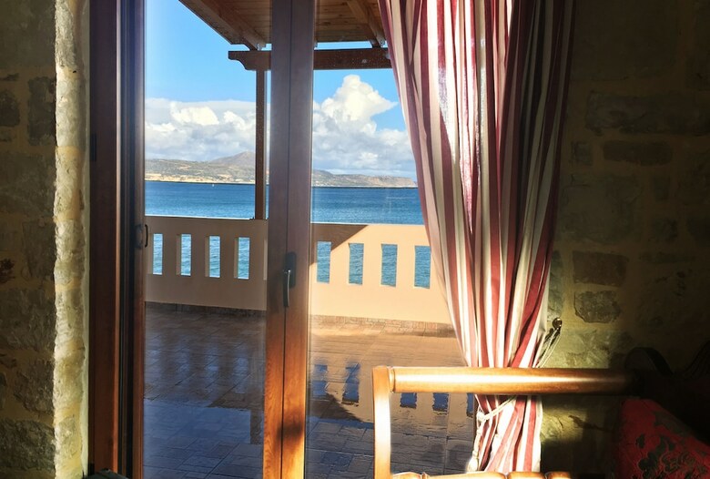 Porto Kalyves Seaside Apartments