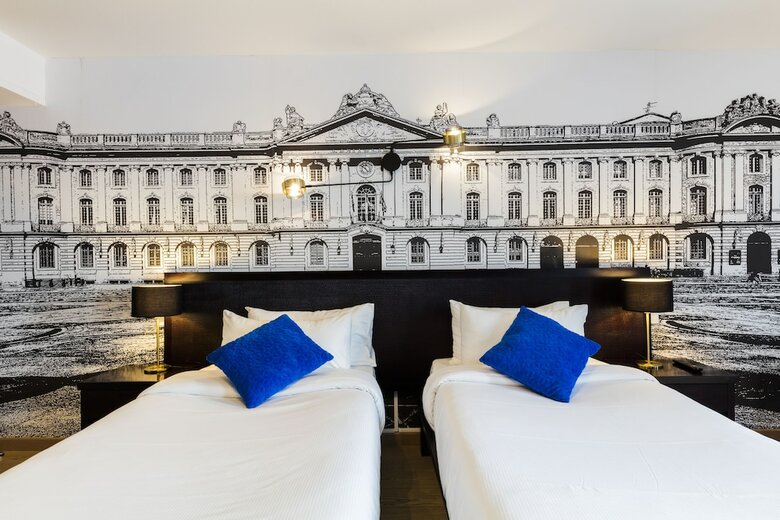 Le Pier Toulouse Hotel