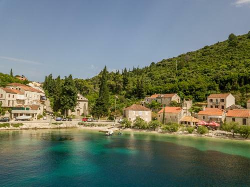 Divna Apartments And Rooms