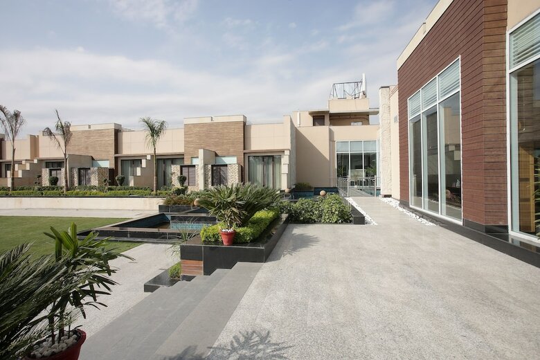 Oodles Hotel