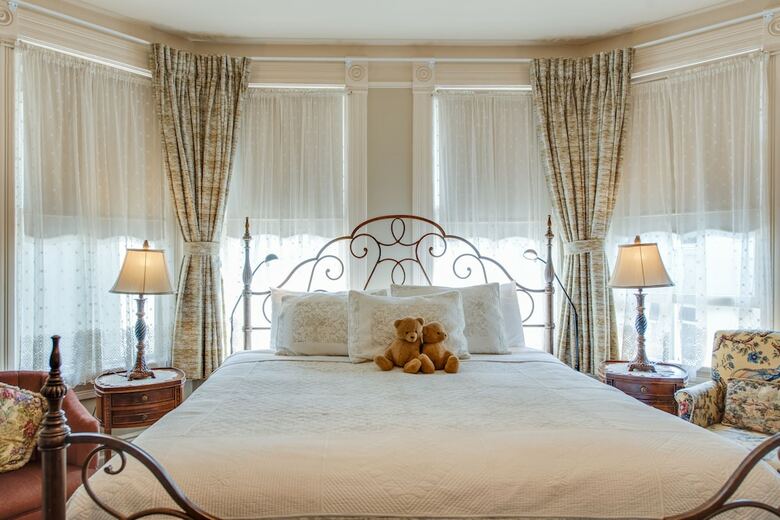 Bed & Breakfast O Canada House