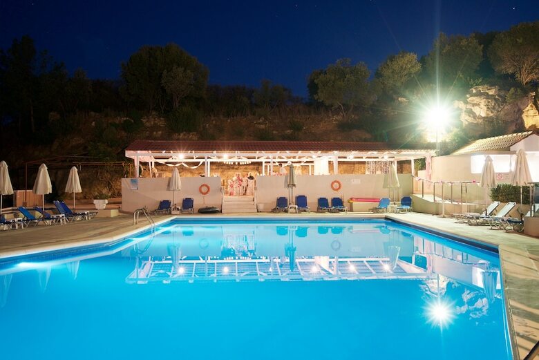 Hotel Karavados Beach