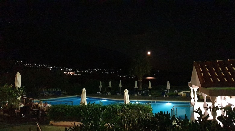 Hotel Karavados Beach