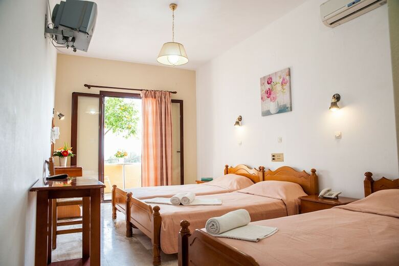 Hotel Karavados Beach