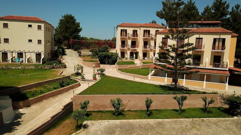 Hotel Karavados Beach