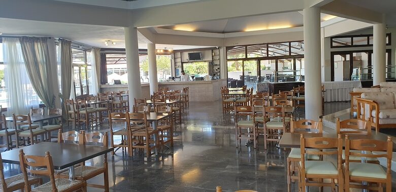 Hotel Karavados Beach