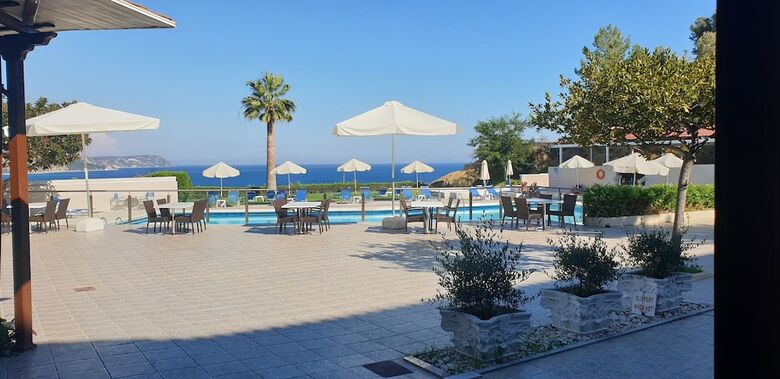 Hotel Karavados Beach