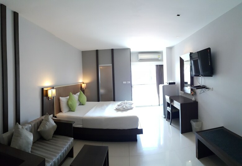 Hotel April Suites