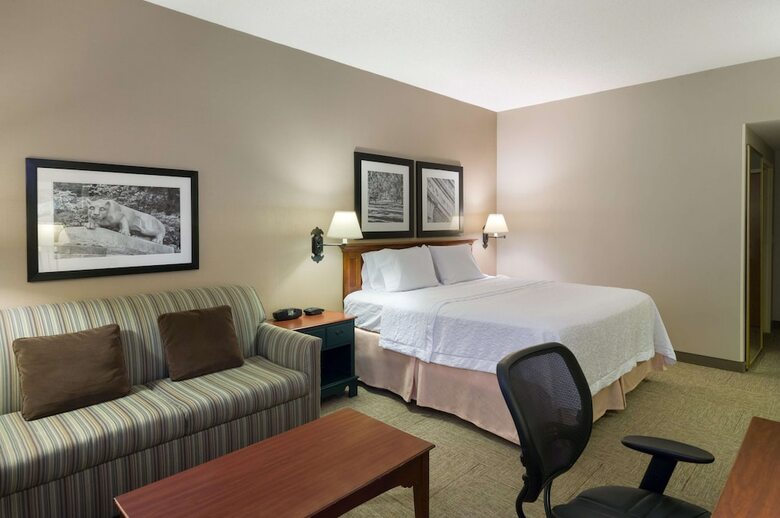 Hotel Hampton Inn & Suites State College At Williamsburg Square