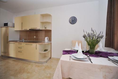 Aparthotel Lastura