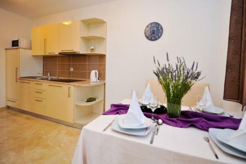 Aparthotel Lastura