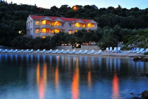Aparthotel Lastura