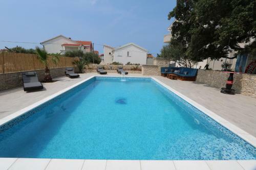 Apartments Kne?evi?