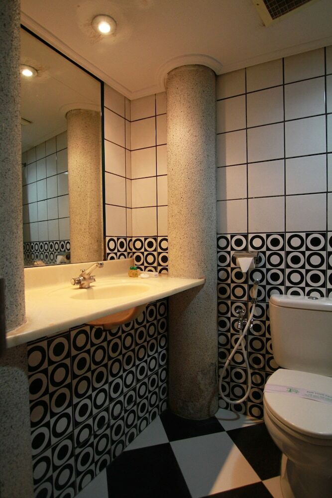 Hotel Zen Rooms Kalimas Kh Mas Mansyur