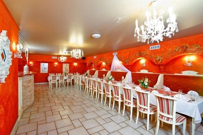Villa Estera - Hotel & Restauracja