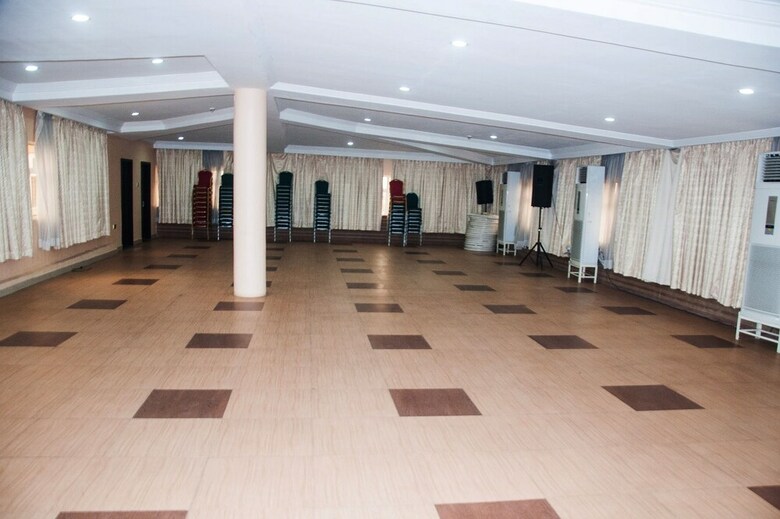 D Palms Airport Hotel