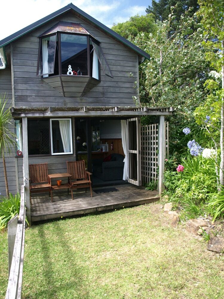 Grafton Cottage & Chalets