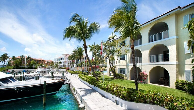 Paradise Harbour Club & Marina