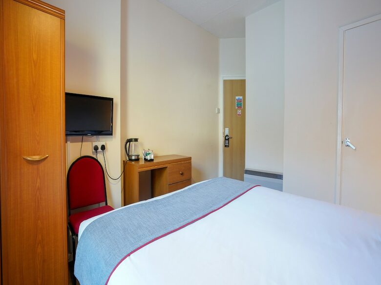 Oyo Shanklin Beach Hotel