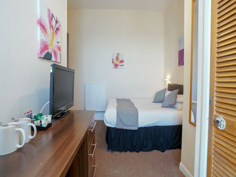 Oyo Shanklin Beach Hotel