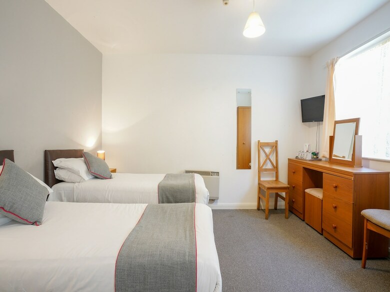 Oyo Shanklin Beach Hotel