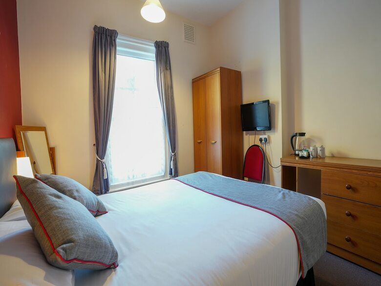 Oyo Shanklin Beach Hotel