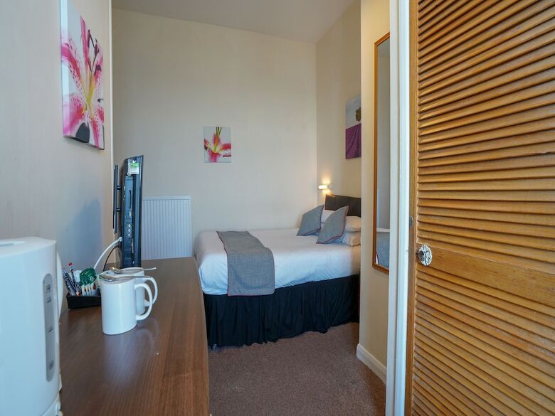 Oyo Shanklin Beach Hotel