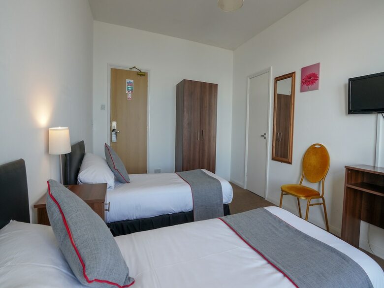 Oyo Shanklin Beach Hotel