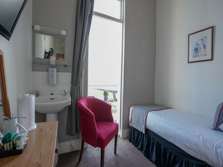 Oyo Shanklin Beach Hotel