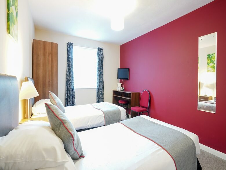 Oyo Shanklin Beach Hotel
