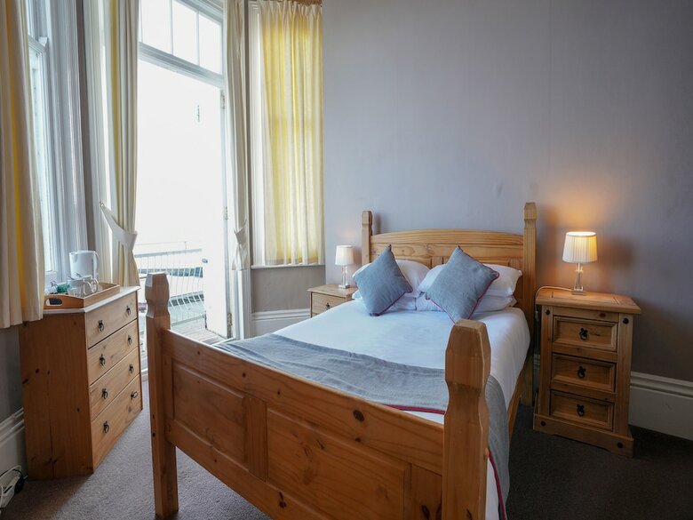 Oyo Shanklin Beach Hotel