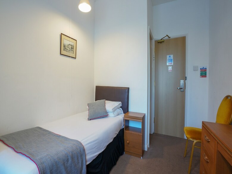 Oyo Shanklin Beach Hotel