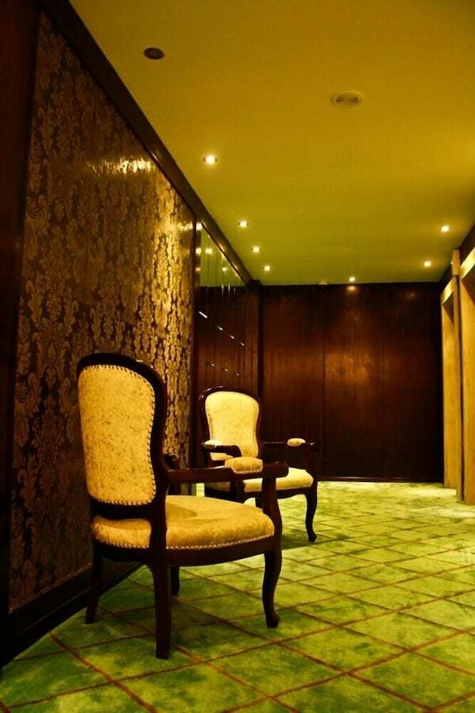 Hotel Pine Spring Wazir Bagh